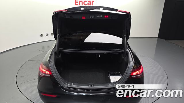 Mercedes-Benz E-Class 2023 — photo 26