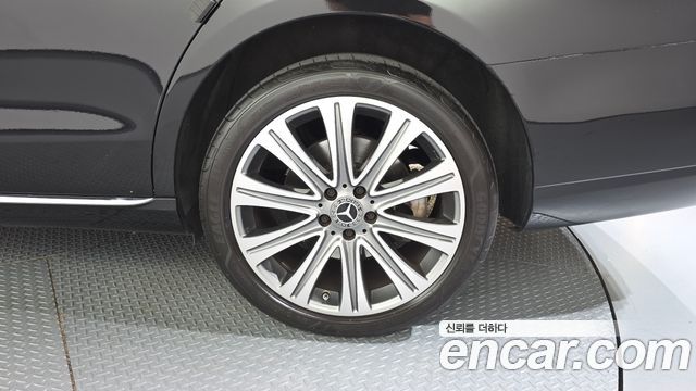 Mercedes-Benz E-Class 2023 — photo 7