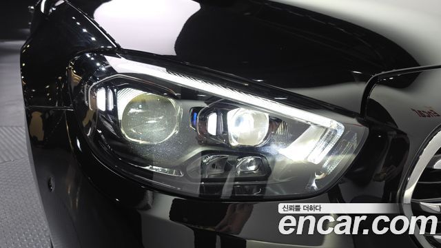 Mercedes-Benz E-Class 2023 — photo 8