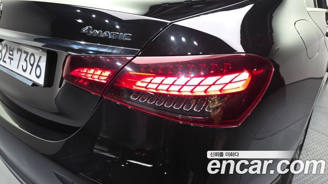 Mercedes-Benz E-Class 2023 — photo 9