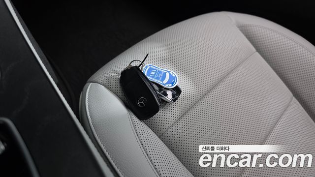 Mercedes-Benz E-Class 2023 — photo 27