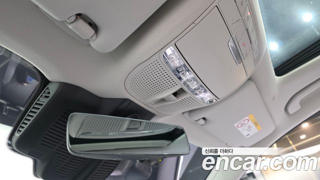 Mercedes-Benz E-Class 2023 — photo 28