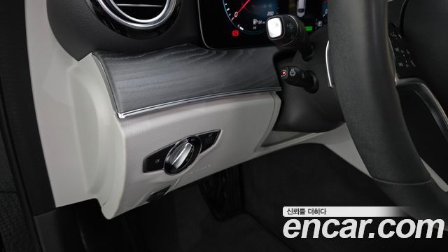 Mercedes-Benz E-Class 2023 — photo 29