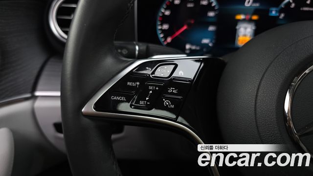 Mercedes-Benz E-Class 2023 — photo 32