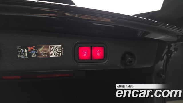Mercedes-Benz E-Class 2023 — photo 33