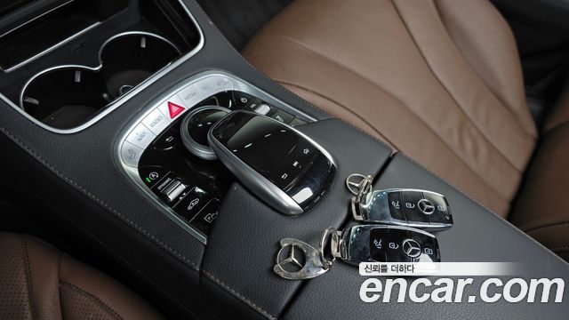 Mercedes-Benz S-Class 2019 — photo 27