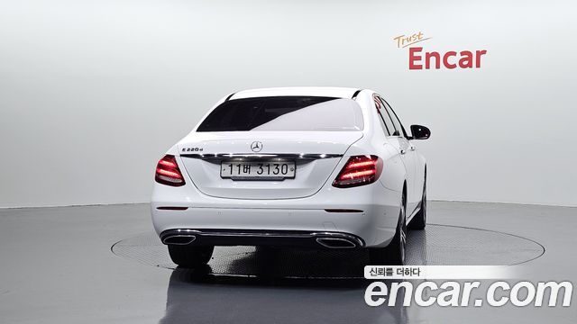 Mercedes-Benz E-Class 2019 — photo 4