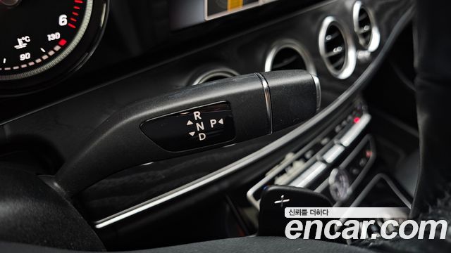 Mercedes-Benz E-Class 2019 — photo 12