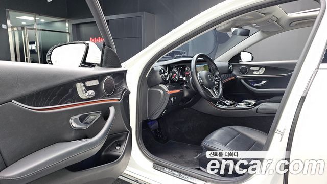 Mercedes-Benz E-Class 2019 — photo 13