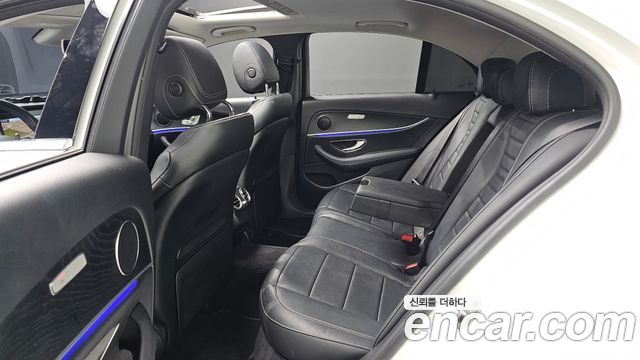 Mercedes-Benz E-Class 2019 — photo 18