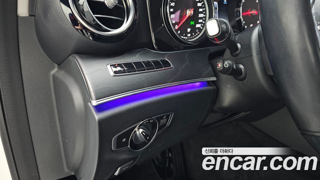 Mercedes-Benz E-Class 2019 — photo 24
