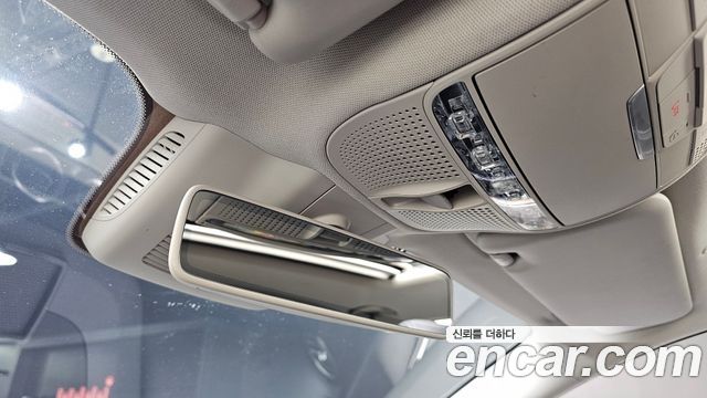 Mercedes-Benz E-Class 2019 — photo 25