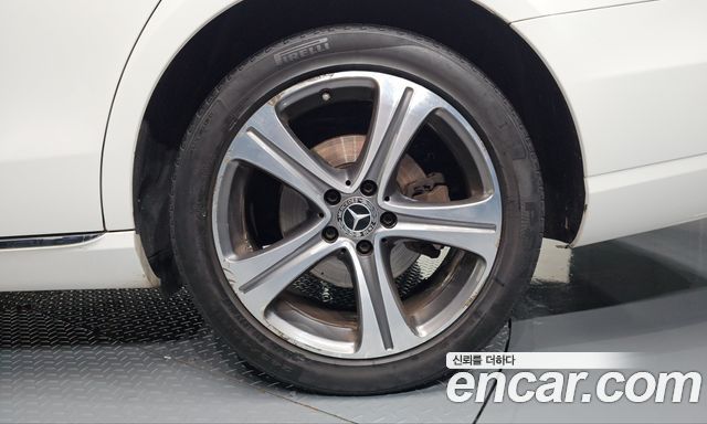 Mercedes-Benz E-Class 2019 — photo 7