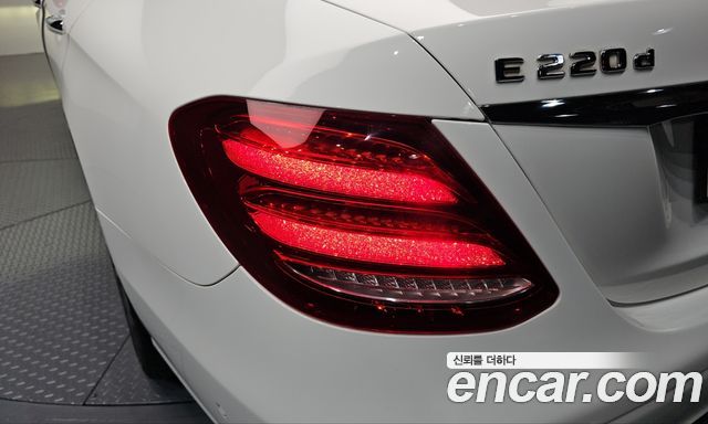 Mercedes-Benz E-Class 2019 — photo 9
