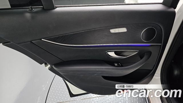 Mercedes-Benz E-Class 2019 — photo 15