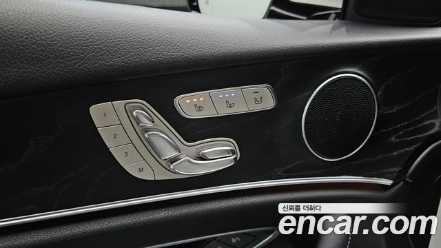 Mercedes-Benz E-Class 2019 — photo 28