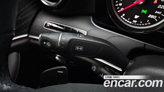 Mercedes-Benz E-Class 2019 — photo 31