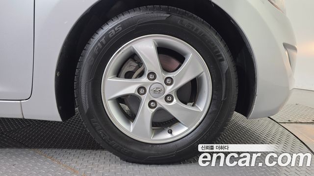 Hyundai AVANTE 2012 — photo 5