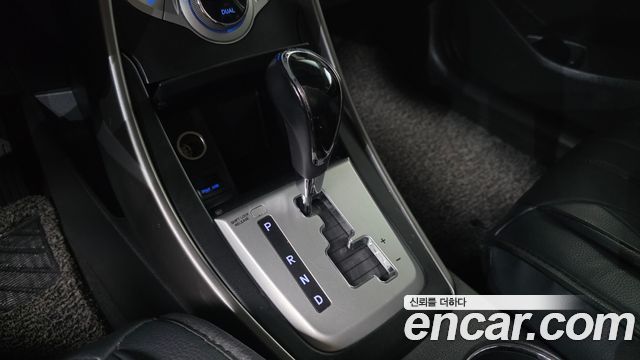 Hyundai AVANTE 2012 — photo 12
