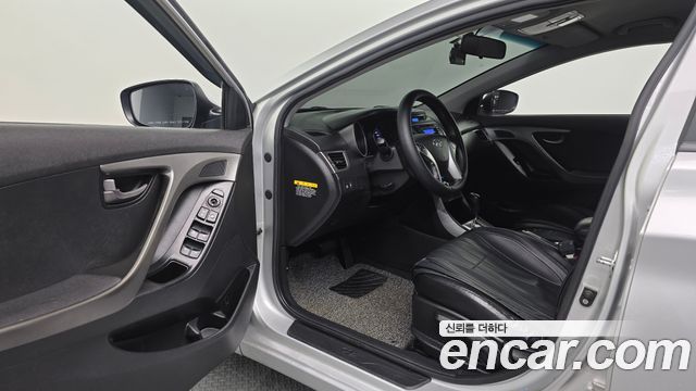 Hyundai AVANTE 2012 — photo 13