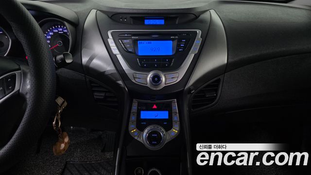Hyundai AVANTE 2012 — photo 21