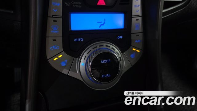 Hyundai AVANTE 2012 — photo 22