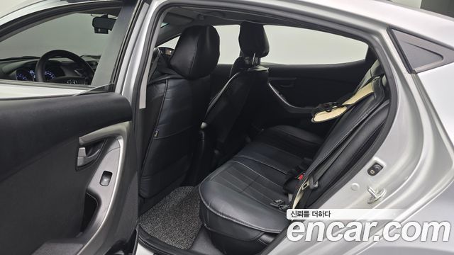 Hyundai AVANTE 2012 — photo 24