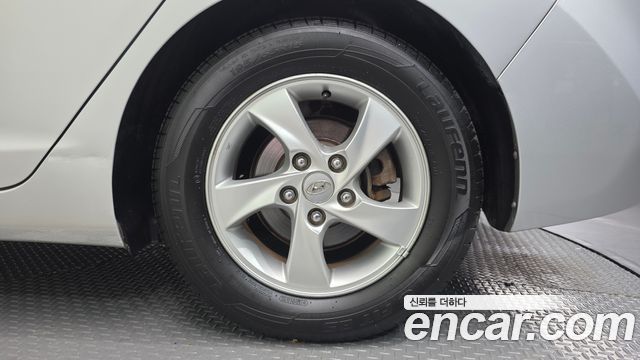 Hyundai AVANTE 2012 — photo 7