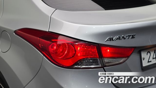 Hyundai AVANTE 2012 — photo 9