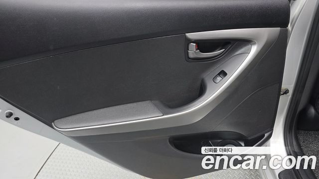 Hyundai AVANTE 2012 — photo 15