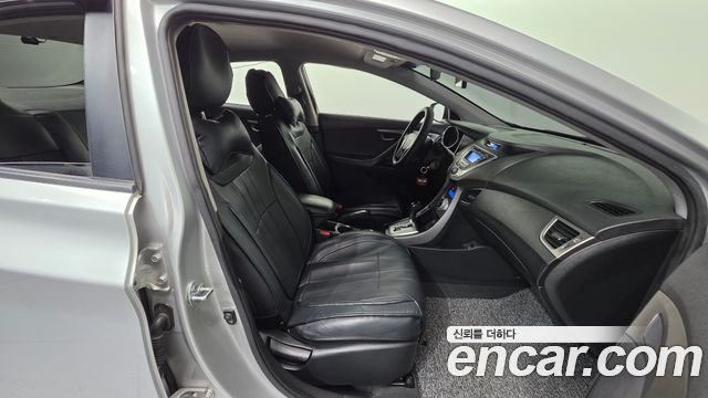 Hyundai AVANTE 2012 — photo 16