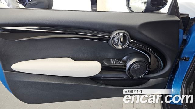 Mini Cooper 2023 — photo 14