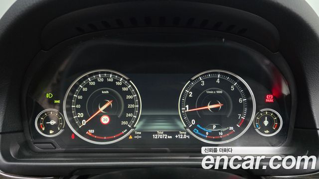 BMW 5-Series 2015 — photo 11
