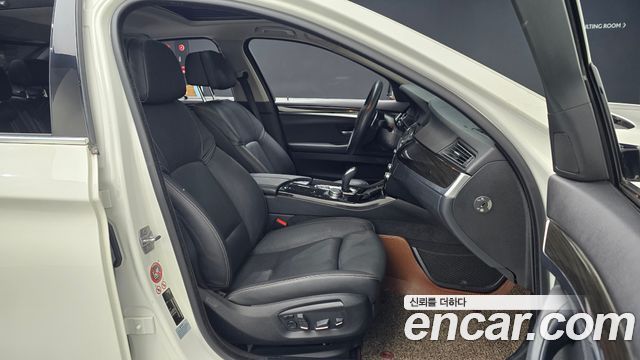 BMW 5-Series 2015 — photo 13