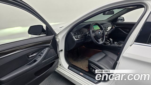 BMW 5-Series 2015 — photo 17