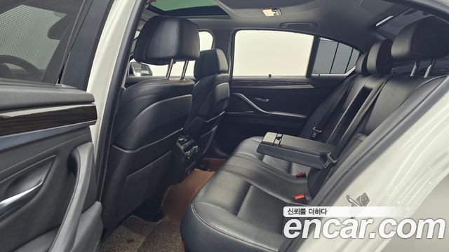 BMW 5-Series 2015 — photo 18