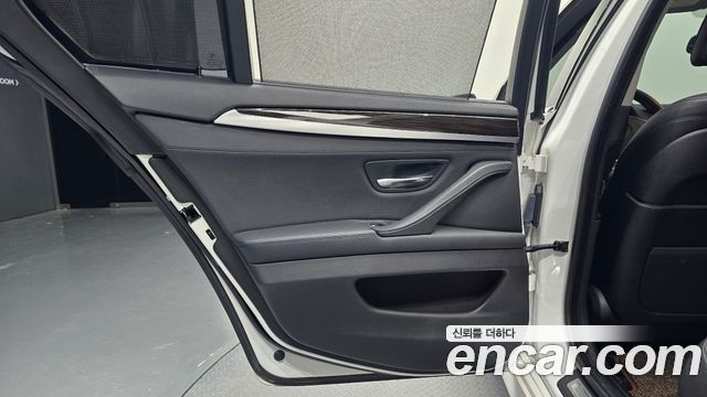 BMW 5-Series 2015 — photo 15