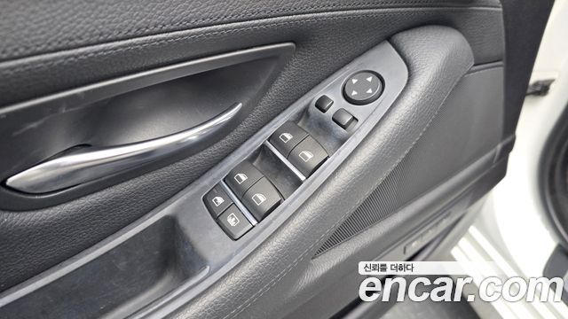 BMW 5-Series 2015 — photo 29