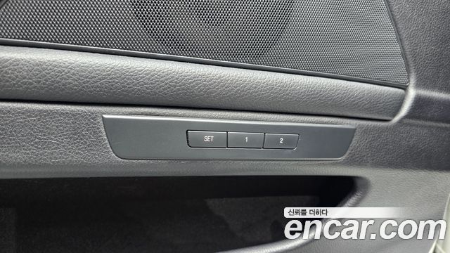 BMW 5-Series 2015 — photo 32