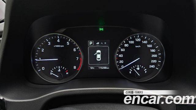 Hyundai AVANTE 2017 — photo 11