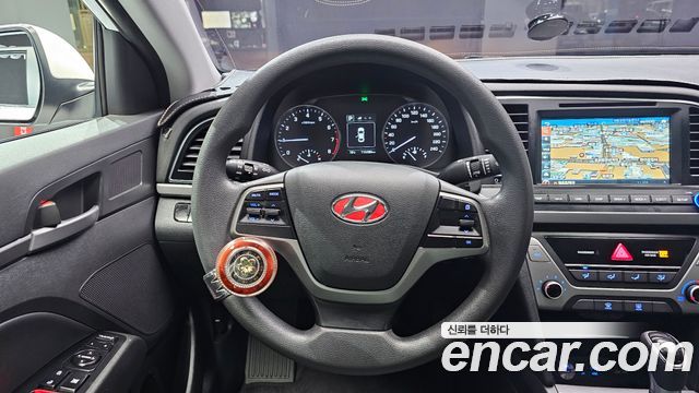 Hyundai AVANTE 2017 — photo 19