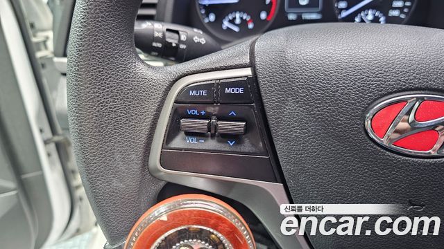 Hyundai AVANTE 2017 — photo 24