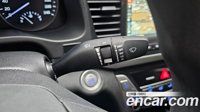 Hyundai AVANTE 2017 — photo 26
