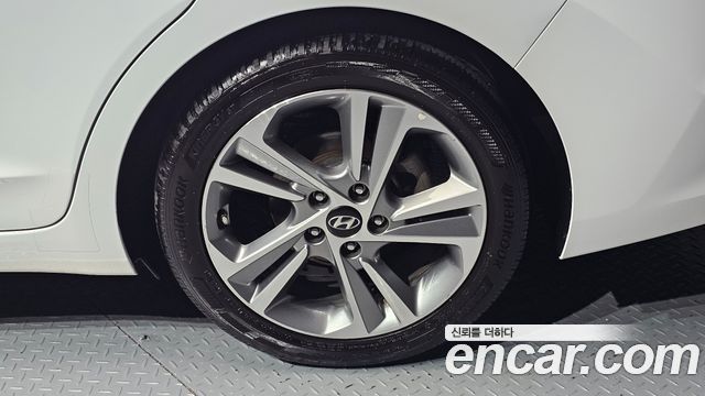 Hyundai AVANTE 2017 — photo 7