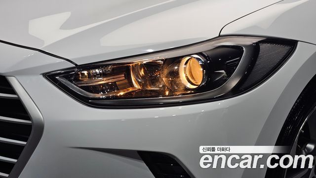 Hyundai AVANTE 2017 — photo 8