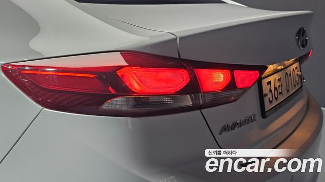 Hyundai AVANTE 2017 — photo 9