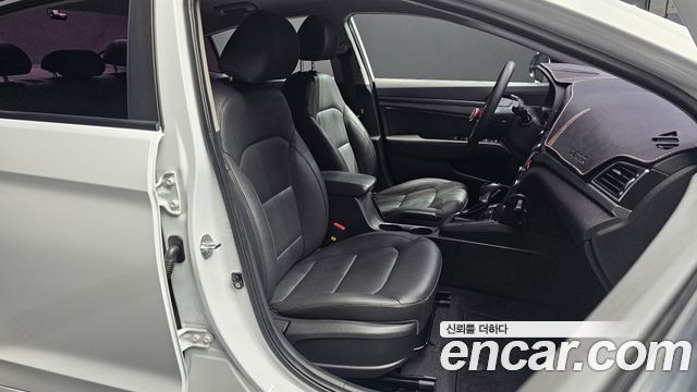 Hyundai AVANTE 2017 — photo 16