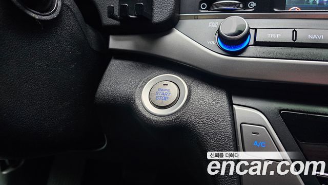 Hyundai AVANTE 2017 — photo 28