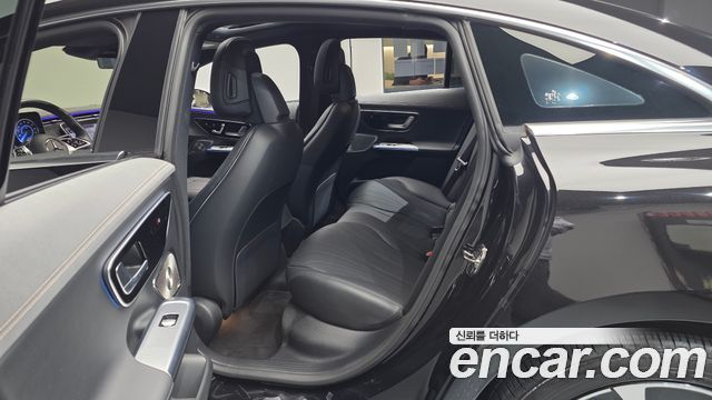 Mercedes-Benz EQE 2023 — photo 17