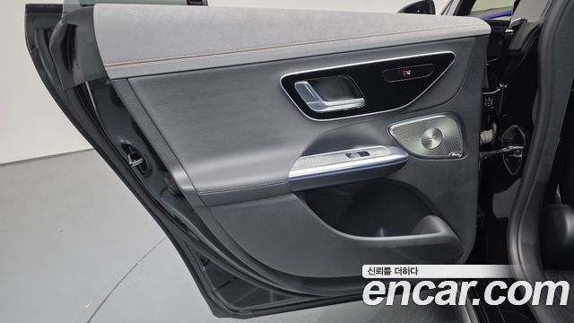 Mercedes-Benz EQE 2023 — photo 15